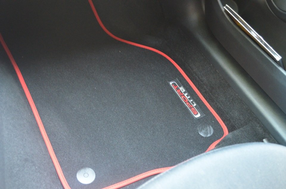 Poza 3 - Set 4 Presuri / Covorase Textile Fata + Spate SPORT LINE SKODA Octavia 2 II Poza 3 - Set 4 Presuri / Covorase Textile Fata + Spate SPORT LINE SKODA Octavia 2 II