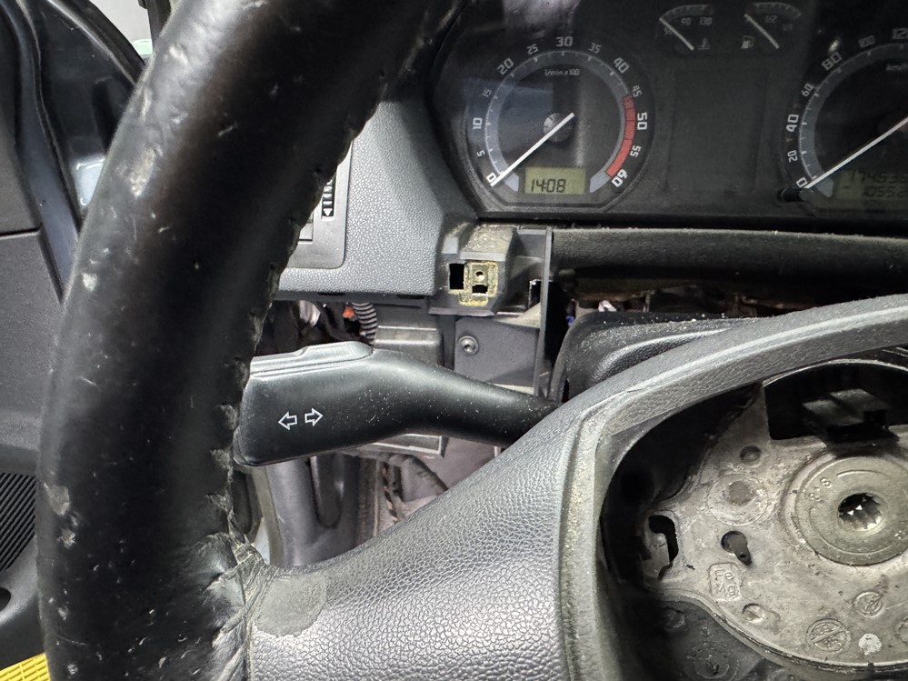 Activare 3 - Skoda Fabia I 2002 Montare Maneta Pilot Automat Tempomat Cruise Control Montare 3 - Skoda Fabia I 2002 Montare Maneta Pilot Automat Tempomat Cruise Control
