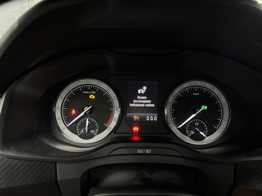 Montare 4 - Skoda Kodiaq 2020 Inlocuire Calibrare Camera Parbriz Lane Assist Eroare Recunoastere Indicatoare Rutiere