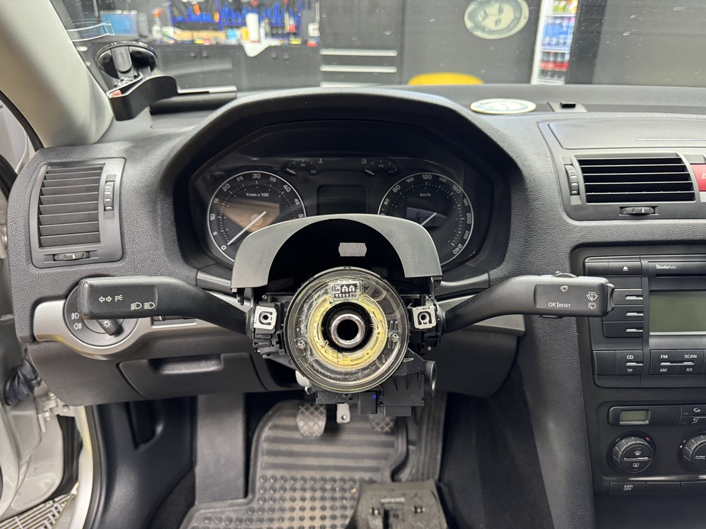 Activare 3 - Skoda Octavia 2 2007 Instalare Activare Montare Pilot Automat Tempomat Cruise Control Montare 3 - Skoda Octavia 2 2007 Instalare Activare Montare Pilot Automat Tempomat Cruise Control