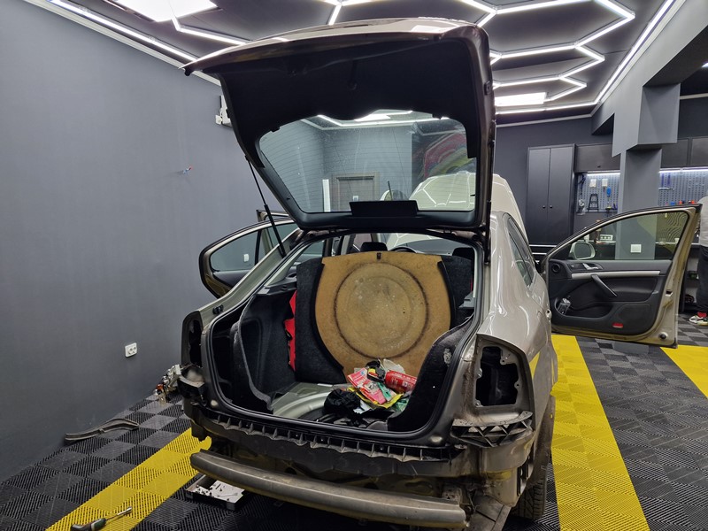 Activare 8 - Skoda Octavia 2 2011 Instalare Senzori Parcare Originali Fata Si Spate Montare 8 - Skoda Octavia 2 2011 Instalare Senzori Parcare Originali Fata Si Spate