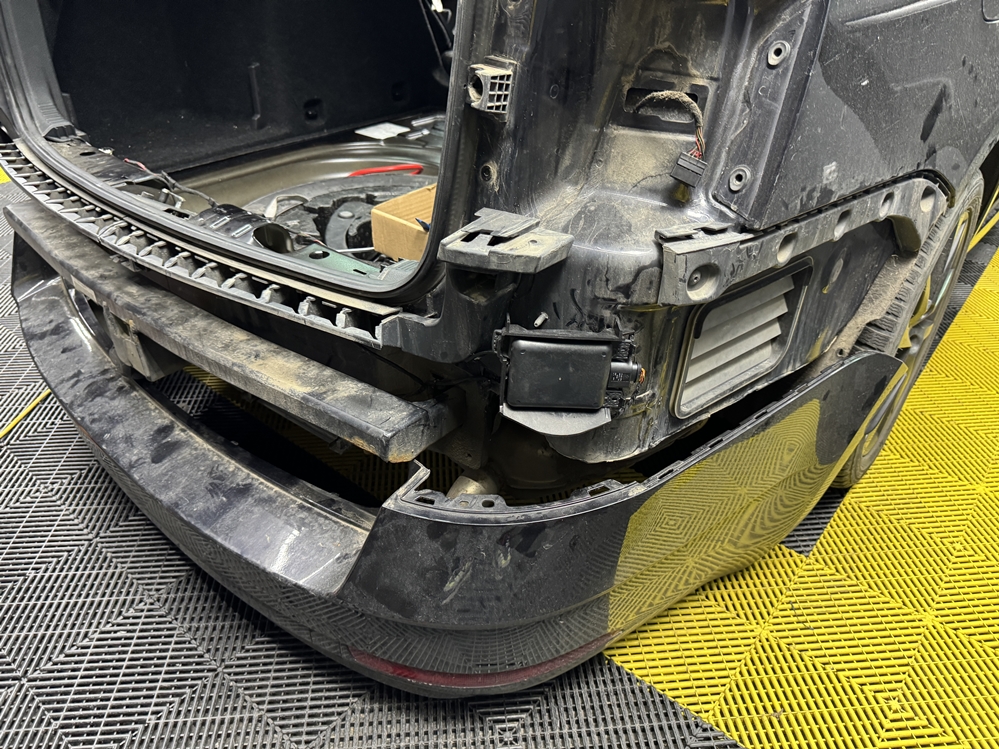 Montare 4 - Skoda Octavia 3 2019 Instalare Side Assist Blind Spot Unghi Mort Asistent Iesire Parcare Lane Change Assist Bucuresti