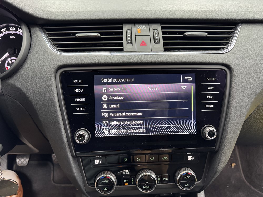 Montare 12 - Skoda Octavia 3 Facelift 2020 Instalare Senzori Parcare Fata Spate Originali Park Pilot