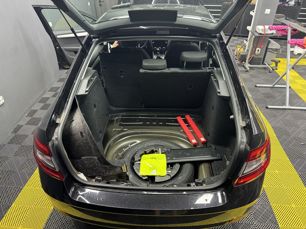 Montare 7 - Skoda Octavia 3 Facelift 2020 Instalare Senzori Parcare Fata Spate Originali Park Pilot