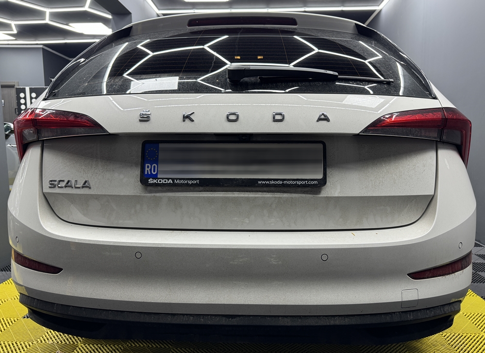 Montare 9 - Skoda Scala 2023 Instalare Camera Video Spate Marsarier Originala Stagging Cornering 