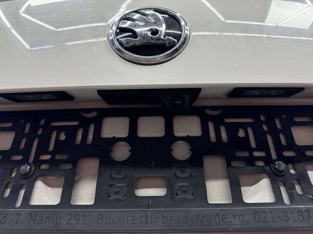 Montare 6 - Skoda Superb 2017 Montare Instalare Camera Spate Marsarier Originala Highline Bucuresti