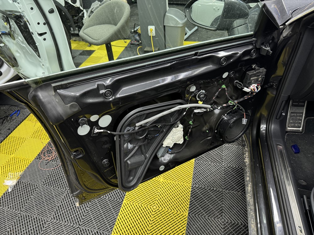 Montare 6 - VW Arteon 2017 Montaj Instalare Kit Keyless Entry Fata Manere Usi Fata Keyless Entry 
