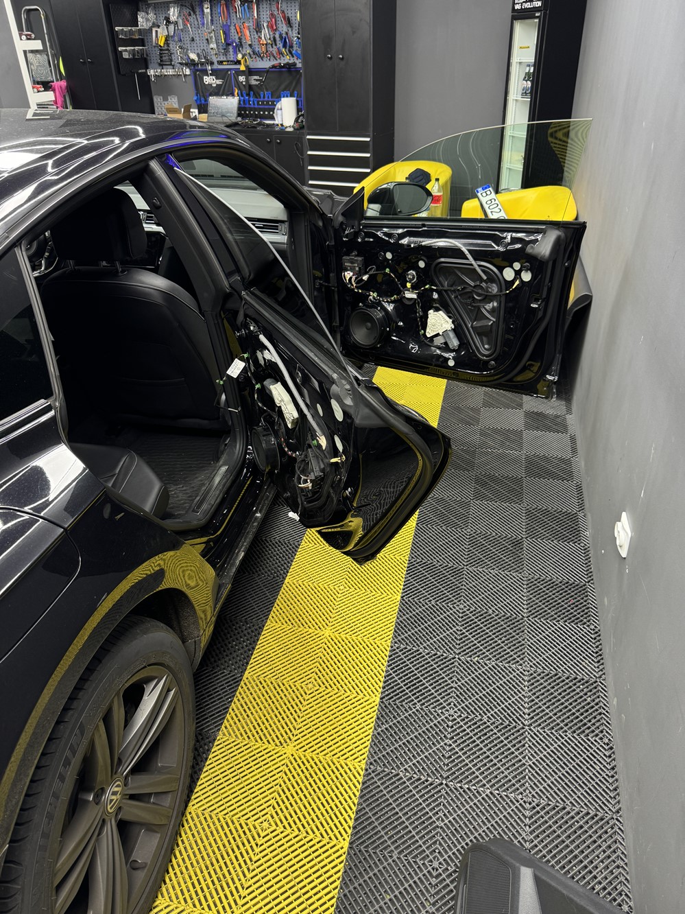 Montare 5 - VW Arteon 2018 Montaj Instalare Kit Keyless Entry Fata Spate Manere Usi Fata Spate Keyless Entry