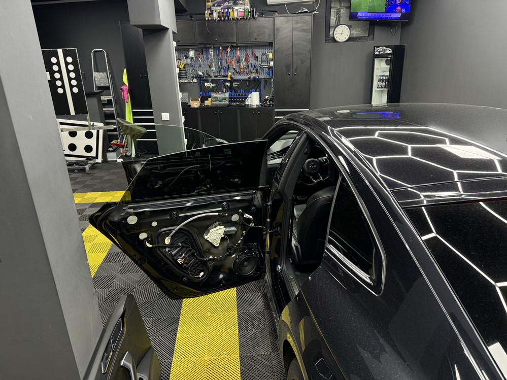 Montare 6 - VW Arteon 2018 Montaj Instalare Kit Keyless Entry Fata Spate Manere Usi Fata Spate Keyless Entry