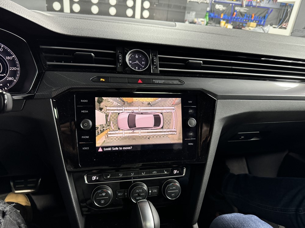 Montare 9 - VW Arteon 2019 Instalare Sistem Camere Area View 360 Original Camera Fata Camere Oglinzi
