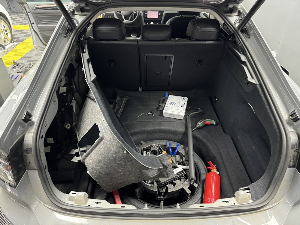 Montare 11 - VW Arteon 2023 Retrofit Instalare Deschidere Electrica Portbagaj Electric Side Assist Blind Spot Unghi Mort