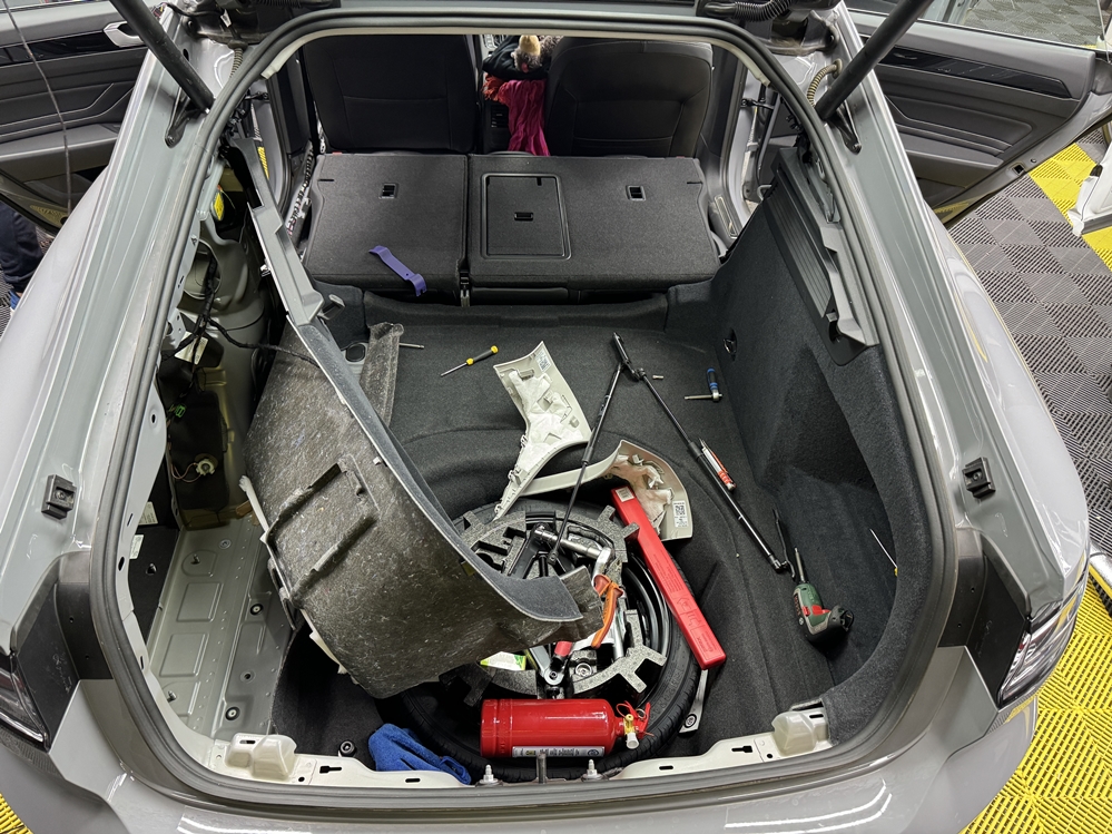 Montare 6 - VW Arteon 2023 Retrofit Instalare Portbagaj Electric Deschidere Inchidere Electrica Haion