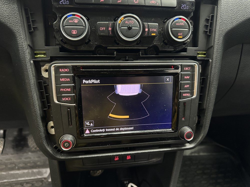 Activare 4 - VW Caddy 2015 Instalare Montare Retrofit Camera Video Spate Marsarier Originala Montare 4 - VW Caddy 2015 Instalare Montare Retrofit Camera Video Spate Marsarier Originala