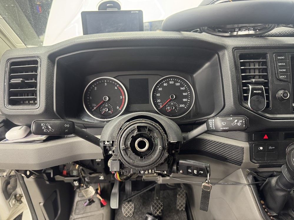 Montare 4 - VW Crafter 2020 Instalare Pilot Automat Cruise Control Tempomat Comenzi Volan