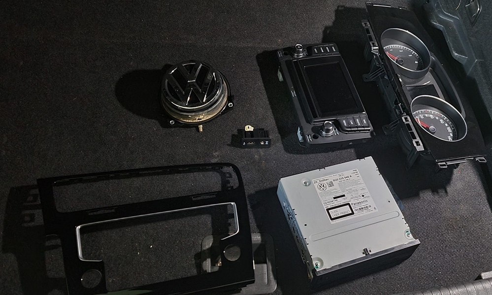 Montare 4 - VW Golf 7 2014 Instalare Ceasuri Bord Digitale / Virtual Cockpit / Camera Spate / Navigatie Originala