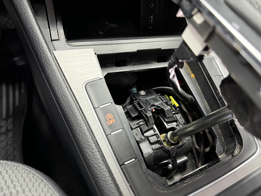 Montare 4 - VW Golf 7 2014 Remediere Eroare Move The Selector Level To Position P / Mutati Selectorul De Viteze In Pozitia P ! 