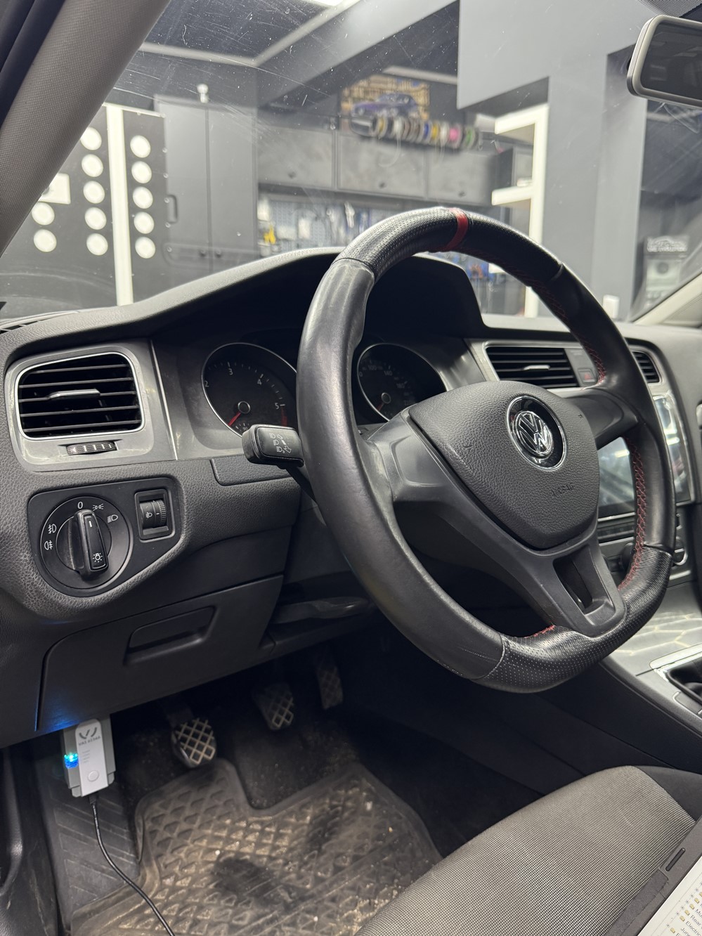 Montare 3 - VW Golf 7 2015 Instalare Pilot Automat Cruise Control Pe Volan De Piele Si Incalzire in Volan