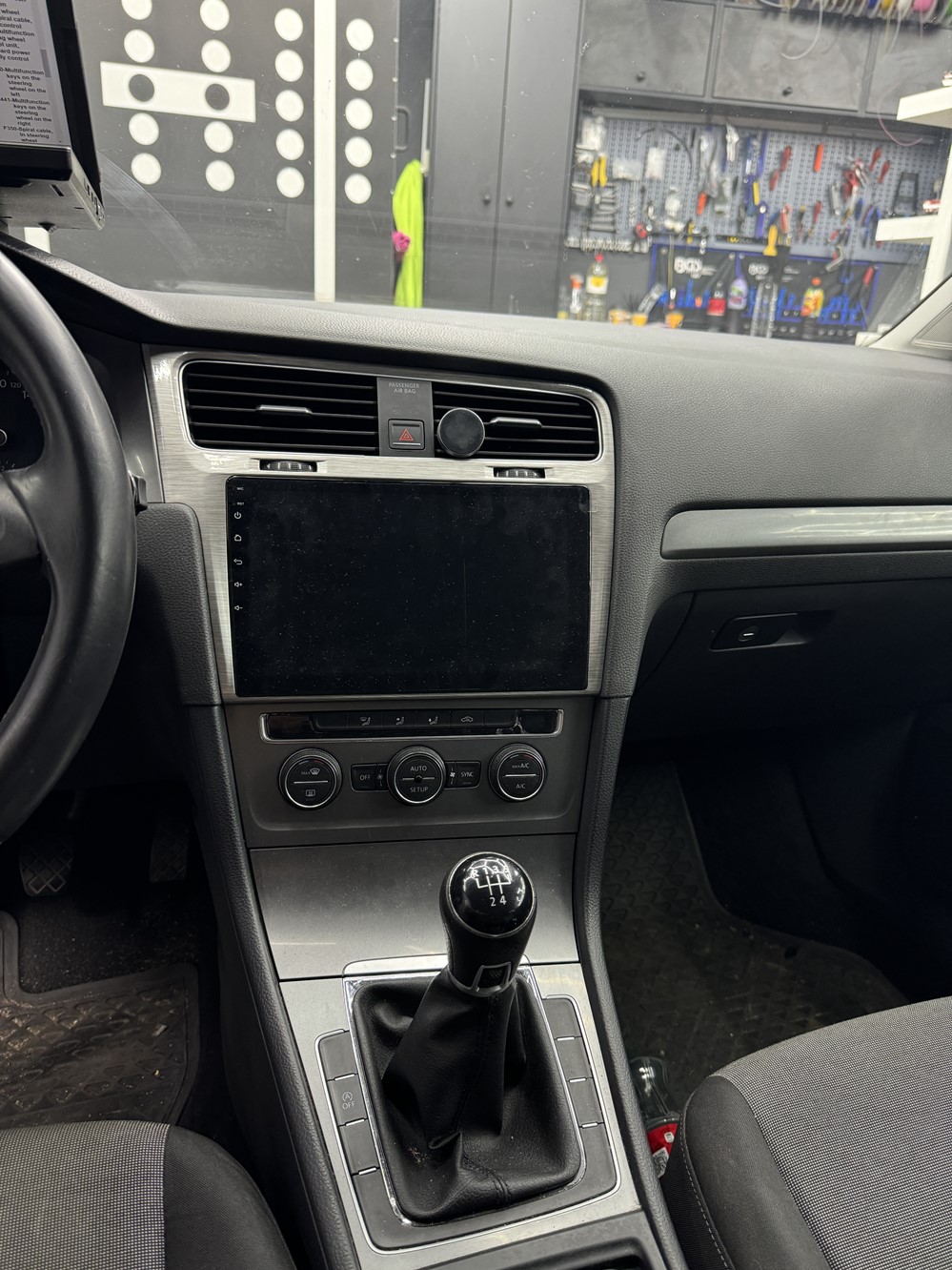 Montare 10 - VW Golf 7 2015 Instalare Pilot Automat Cruise Control Pe Volan De Piele Si Incalzire in Volan