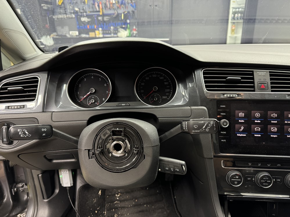 Montare 4 - VW Golf 7 2016 Instalare Volan Multifunctional Piele Unitate MIB 2 APP Connect Apple Carplay Bucuresti