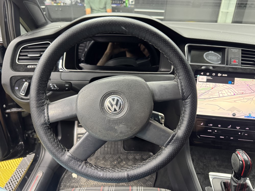 Montare 2 - VW Golf 7 2016 Montaj Instalare Volan Sport Tesit Original OEM VW Golf 7 GTD GTI GTE R Line
