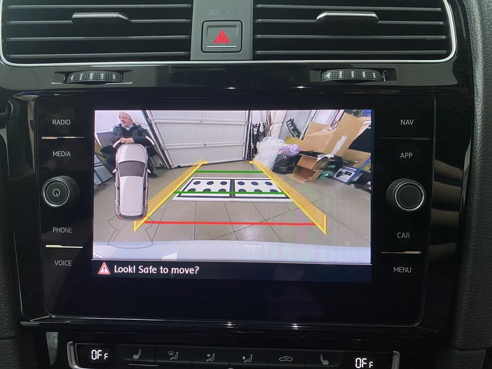 Montare 9 - VW Golf 7 R 2019 Instalare Camera Spate Marsarier Activare APP Connect Apple Carplay Android Auto
