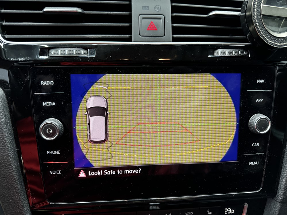 Activare 3 - VW Golf 7 VII 2017 Montare Instalare Camera Marsarier In Sigla Emblema Originala Montare 3 - VW Golf 7 VII 2017 Montare Instalare Camera Marsarier In Sigla Emblema Originala