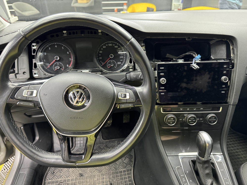 Montare 3 - VW Golf 7 VII 2019 Instalare Ceasuri Digitale Virtual Cockpit AID Calibrare Senzor Radar Distronic ACC