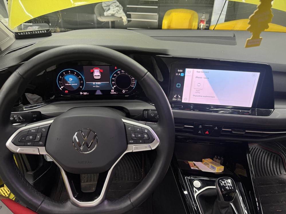 Montare 11 - VW Golf 8 2022 Inlocuire Ecran Display Spart Ceasuri Digitale Bord Bucuresti Sector 1