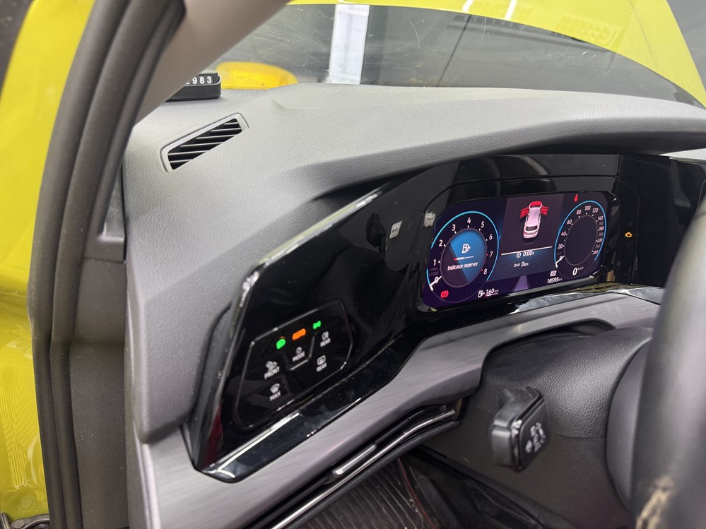 Montare 12 - VW Golf 8 2022 Inlocuire Ecran Display Spart Ceasuri Digitale Bord Bucuresti Sector 1