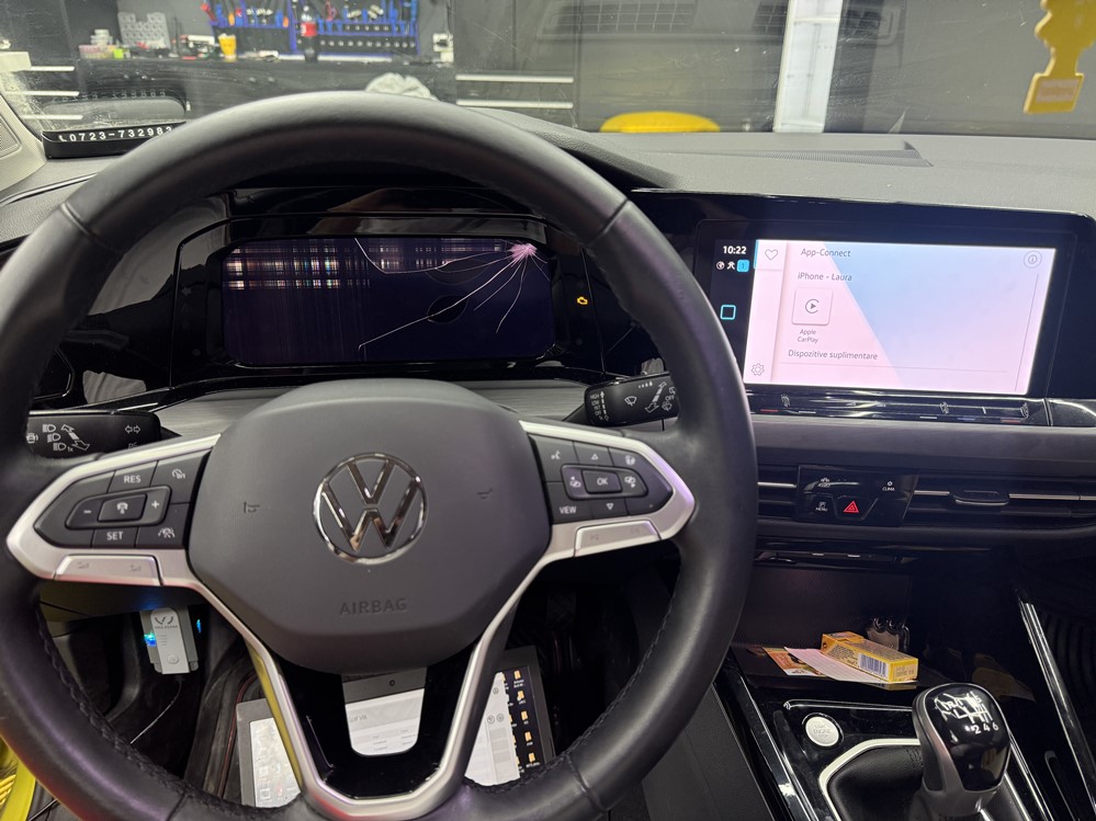 Montare 3 - VW Golf 8 2022 Inlocuire Ecran Display Spart Ceasuri Digitale Bord Bucuresti Sector 1