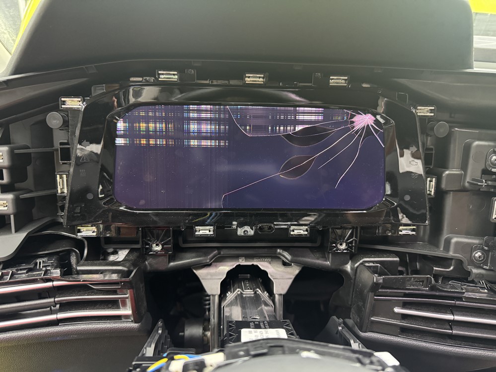 Montare 6 - VW Golf 8 2022 Inlocuire Ecran Display Spart Ceasuri Digitale Bord Bucuresti Sector 1