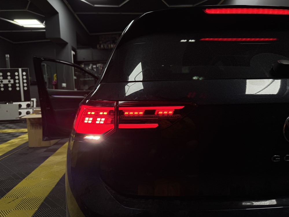 Montare 12 - VW Golf 8 VIII 2021 Instalare Stopuri / Triple LED Originale