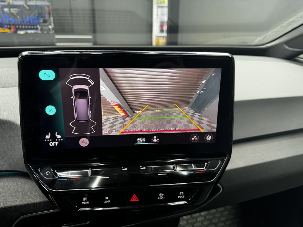 Montare 4 - VW ID. 3 2022 Instalare Camera Spate Marsarier Originala Highline Bucuresti Sector 1 2 3 4 5 6 Ilfov