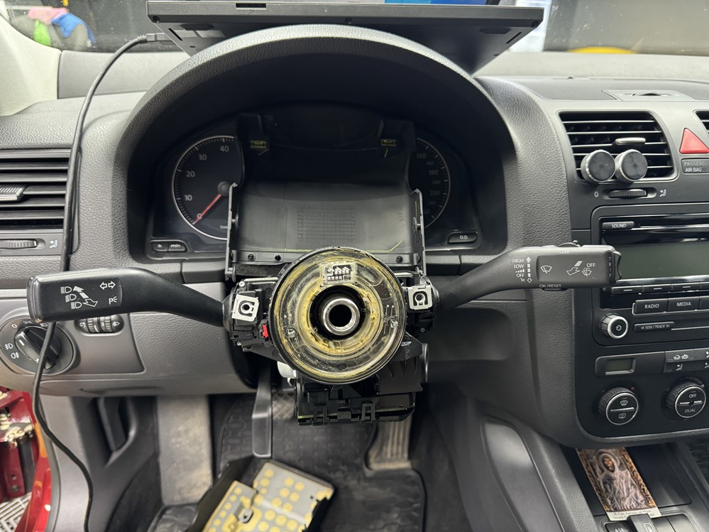 Activare 5 - VW Jetta 2009 Retrofit Instalare Activare Pilot Automat Cruise Control Tempomat Montare 5 - VW Jetta 2009 Retrofit Instalare Activare Pilot Automat Cruise Control Tempomat