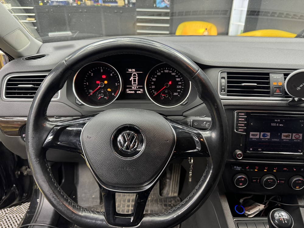 Activare 13 - VW Jetta 2017 Retrofit Instalare Activare Pilot Automat Cruise Control Tempomat Bucuresti Montare 13 - VW Jetta 2017 Retrofit Instalare Activare Pilot Automat Cruise Control Tempomat Bucuresti