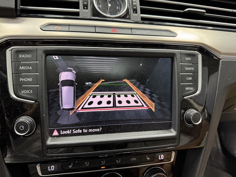 Activare 3 - VW Passat B8 2015 Instalare Montaj Camera Spate Marsarier Originala Montare 3 - VW Passat B8 2015 Instalare Montaj Camera Spate Marsarier Originala
