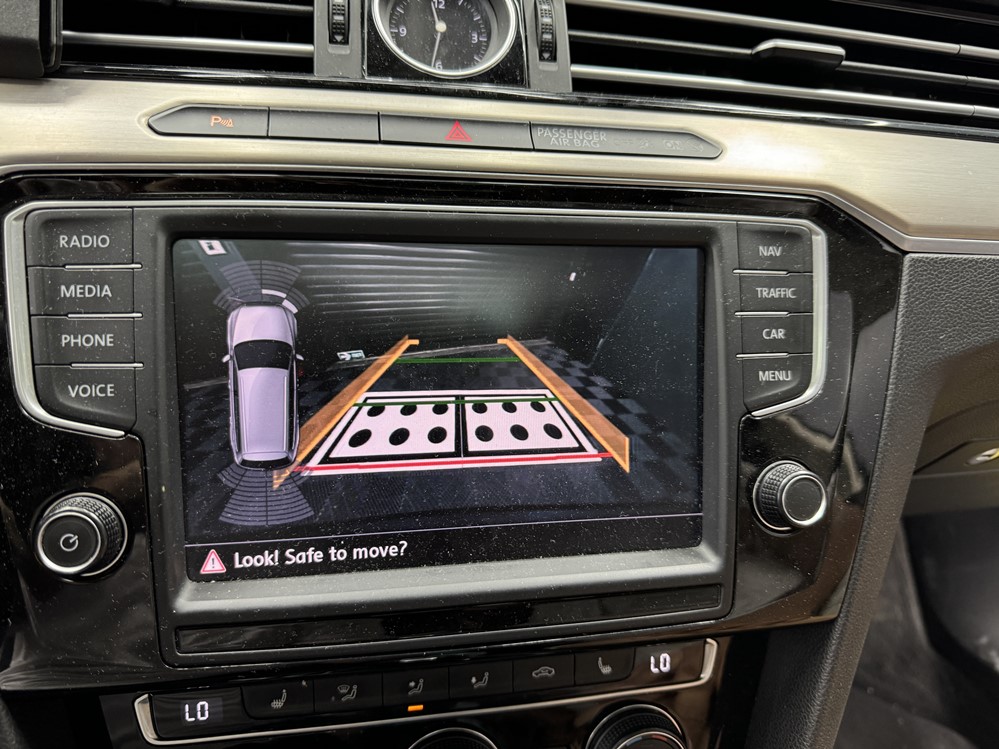 Activare 7 - VW Passat B8 2015 Instalare Montaj Camera Spate Marsarier Originala Montare 7 - VW Passat B8 2015 Instalare Montaj Camera Spate Marsarier Originala