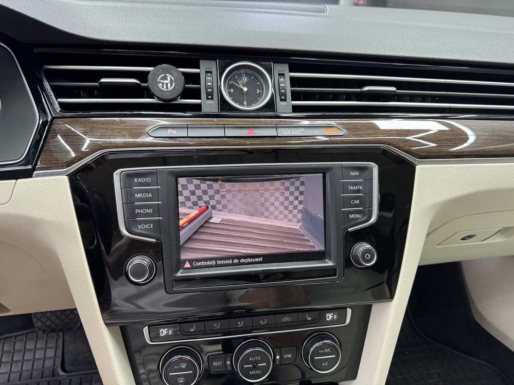 Activare 4 - VW Passat B8 2016 Instalare Montare Camera Spate Marsarier Originala Highline In Emblema Portbagaj Bucuresti Montare 4 - VW Passat B8 2016 Instalare Montare Camera Spate Marsarier Originala Highline In Emblema Portbagaj Bucuresti
