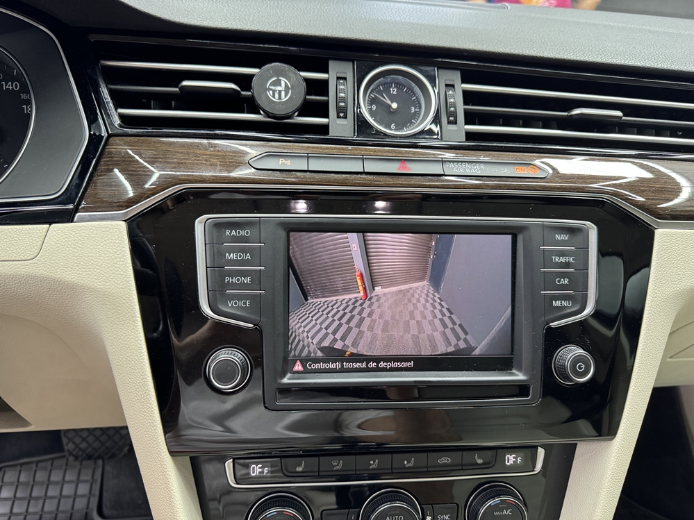Activare 5 - VW Passat B8 2016 Instalare Montare Camera Spate Marsarier Originala Highline In Emblema Portbagaj Bucuresti Montare 5 - VW Passat B8 2016 Instalare Montare Camera Spate Marsarier Originala Highline In Emblema Portbagaj Bucuresti