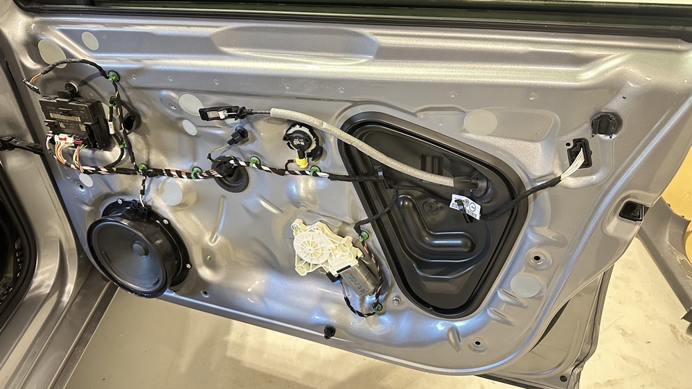 Montare 5 - VW Passat B8 2016 Montaj Kit Keyless Entry Fata - Spate Manere Usi Fata Spate Keyless Entry
