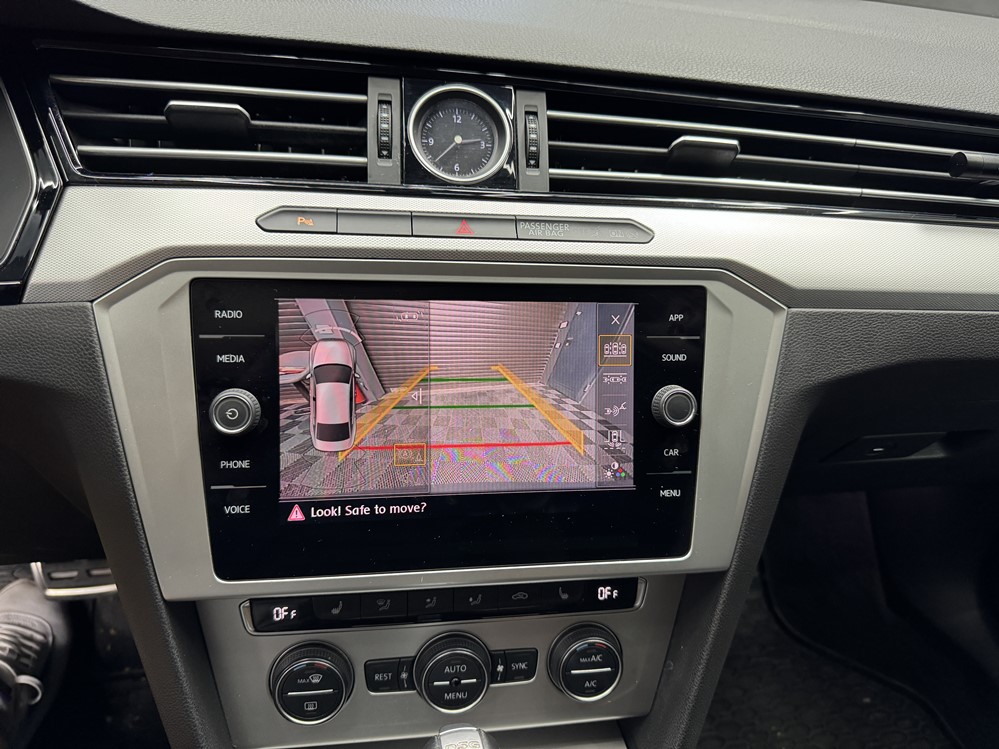 Activare 11 - VW Passat B8 2017 Instalare Montare Camera Spate Marsarier Originala Highline In Emblema Portbagaj Montare 11 - VW Passat B8 2017 Instalare Montare Camera Spate Marsarier Originala Highline In Emblema Portbagaj