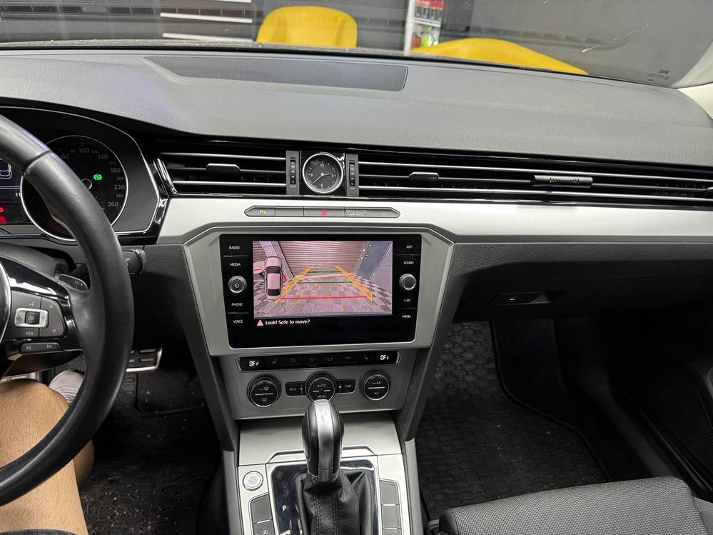 Activare 12 - VW Passat B8 2017 Instalare Montare Camera Spate Marsarier Originala Highline In Emblema Portbagaj Montare 12 - VW Passat B8 2017 Instalare Montare Camera Spate Marsarier Originala Highline In Emblema Portbagaj
