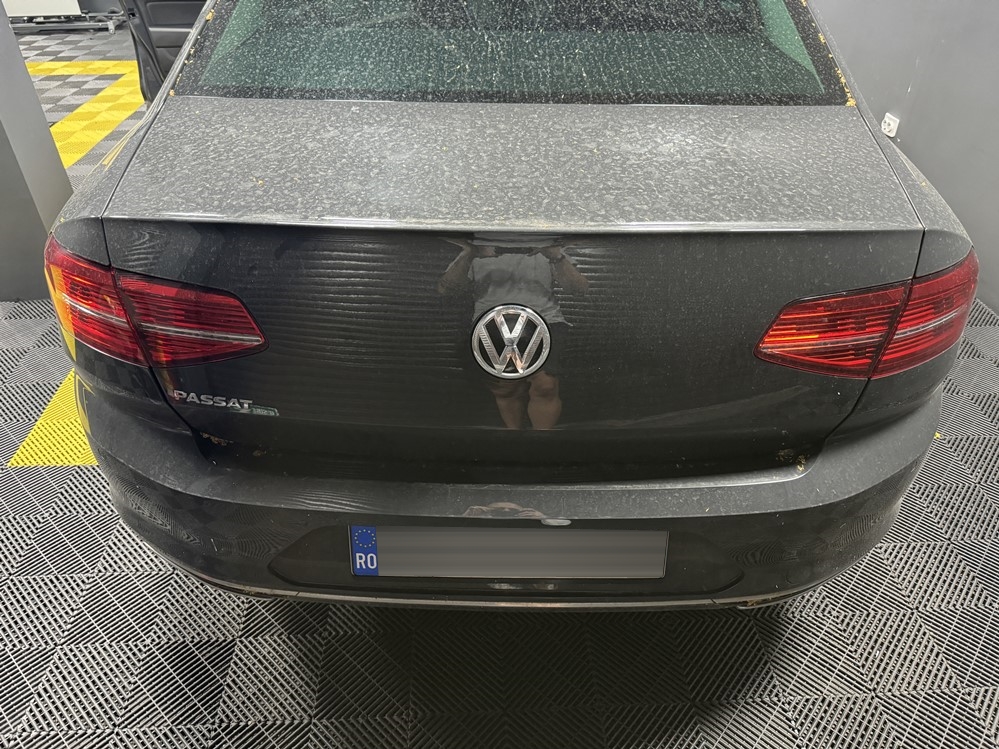 Activare 2 - VW Passat B8 2017 Instalare Montare Camera Spate Marsarier Originala Highline In Emblema Portbagaj Montare 2 - VW Passat B8 2017 Instalare Montare Camera Spate Marsarier Originala Highline In Emblema Portbagaj
