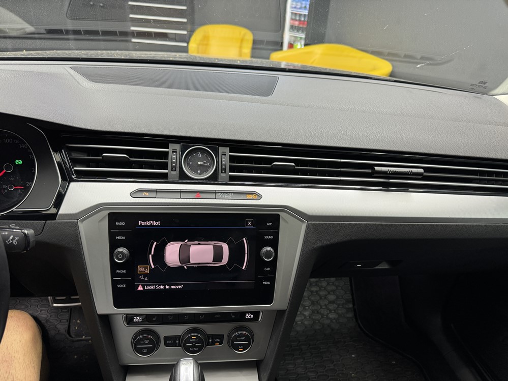 Activare 5 - VW Passat B8 2017 Instalare Montare Camera Spate Marsarier Originala Highline In Emblema Portbagaj Montare 5 - VW Passat B8 2017 Instalare Montare Camera Spate Marsarier Originala Highline In Emblema Portbagaj