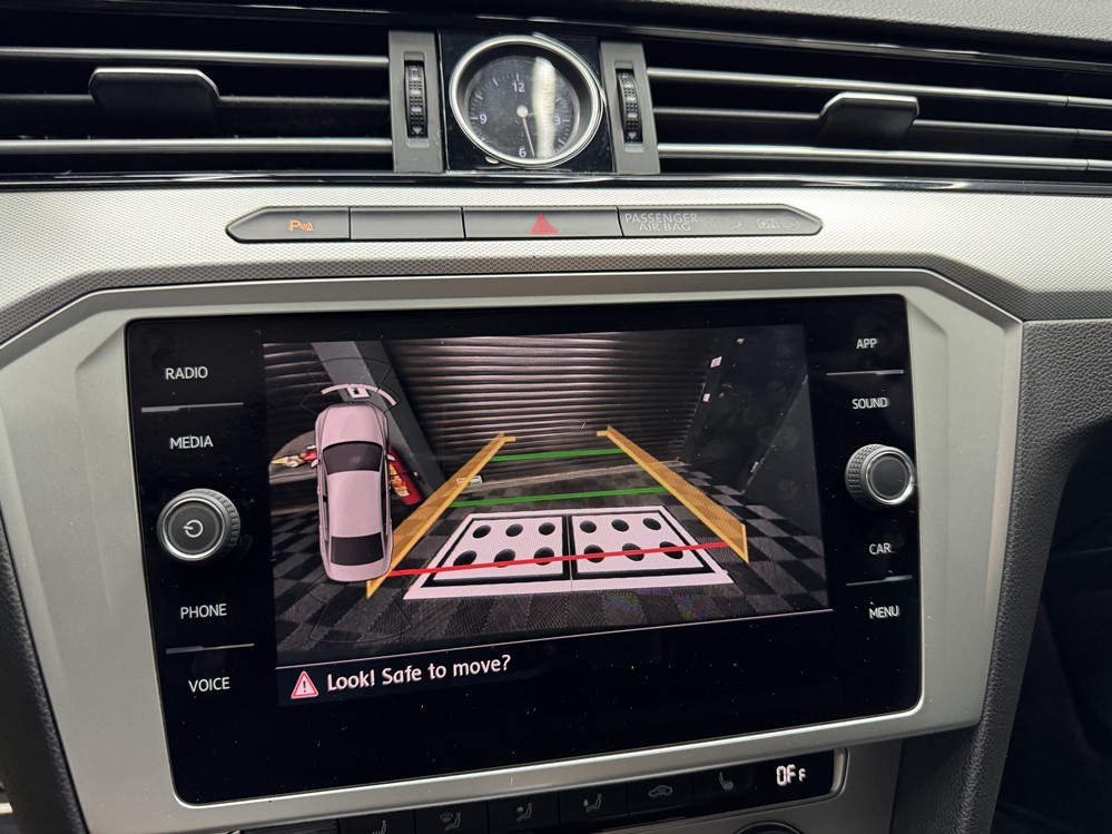Activare 6 - VW Passat B8 2017 Instalare Montare Camera Spate Marsarier Originala Highline In Emblema Portbagaj Montare 6 - VW Passat B8 2017 Instalare Montare Camera Spate Marsarier Originala Highline In Emblema Portbagaj