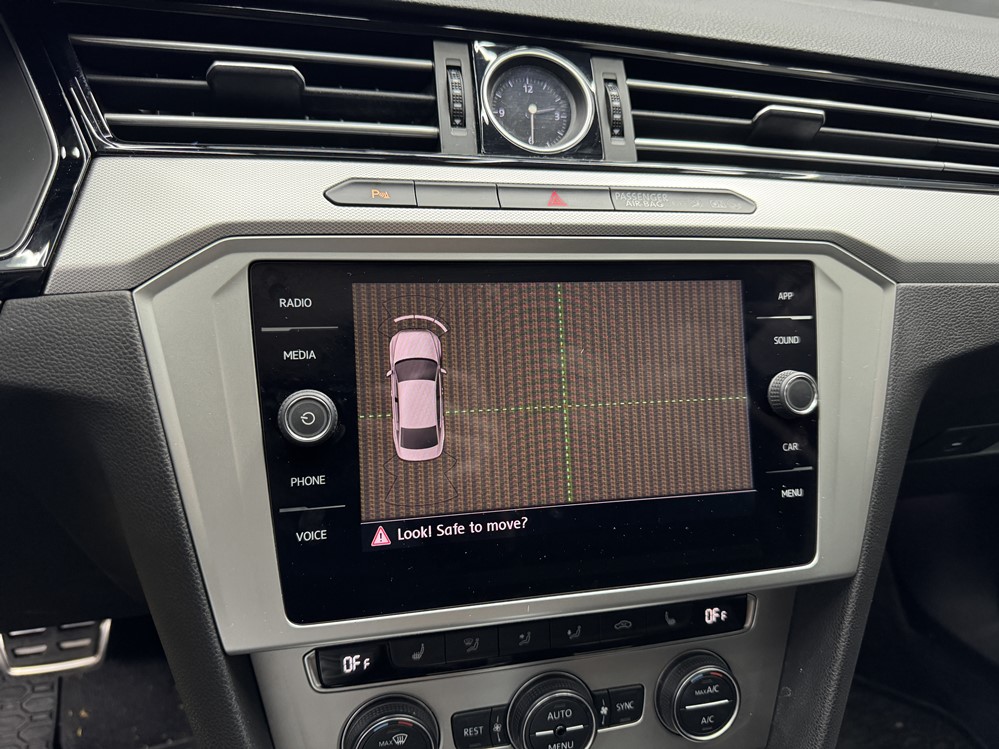 Activare 7 - VW Passat B8 2017 Instalare Montare Camera Spate Marsarier Originala Highline In Emblema Portbagaj Montare 7 - VW Passat B8 2017 Instalare Montare Camera Spate Marsarier Originala Highline In Emblema Portbagaj