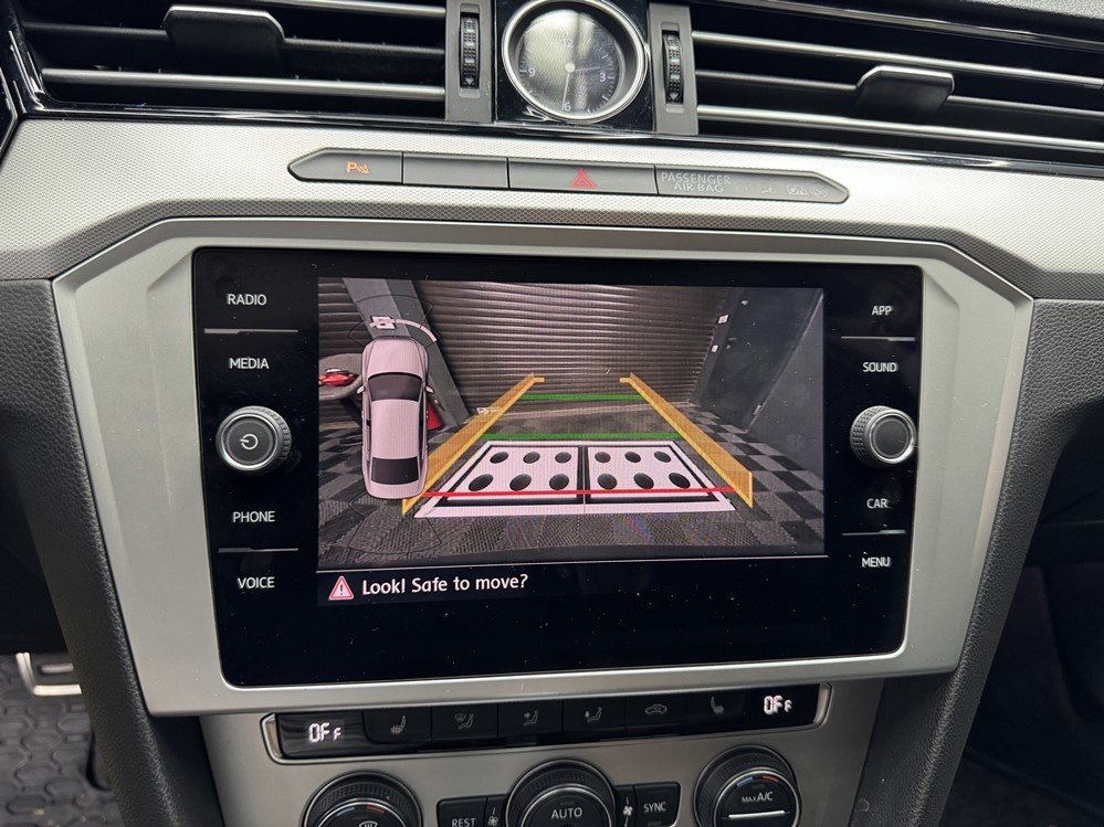 Activare 8 - VW Passat B8 2017 Instalare Montare Camera Spate Marsarier Originala Highline In Emblema Portbagaj Montare 8 - VW Passat B8 2017 Instalare Montare Camera Spate Marsarier Originala Highline In Emblema Portbagaj