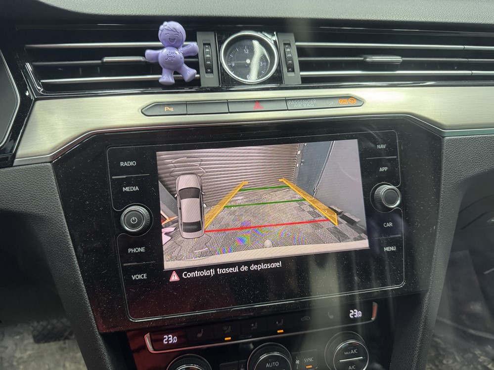 Montare 3 - VW Passat B8 2018 Instalare Montare Camera Video Spate Marsarier Originala In Emblema Flip Sector 1 Bucuresti