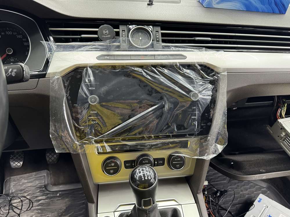 Montare 4 - VW Passat B8 2018 Instalare Unitate Multimedia Navigatie MIB2 Android Auto Apple Carplay