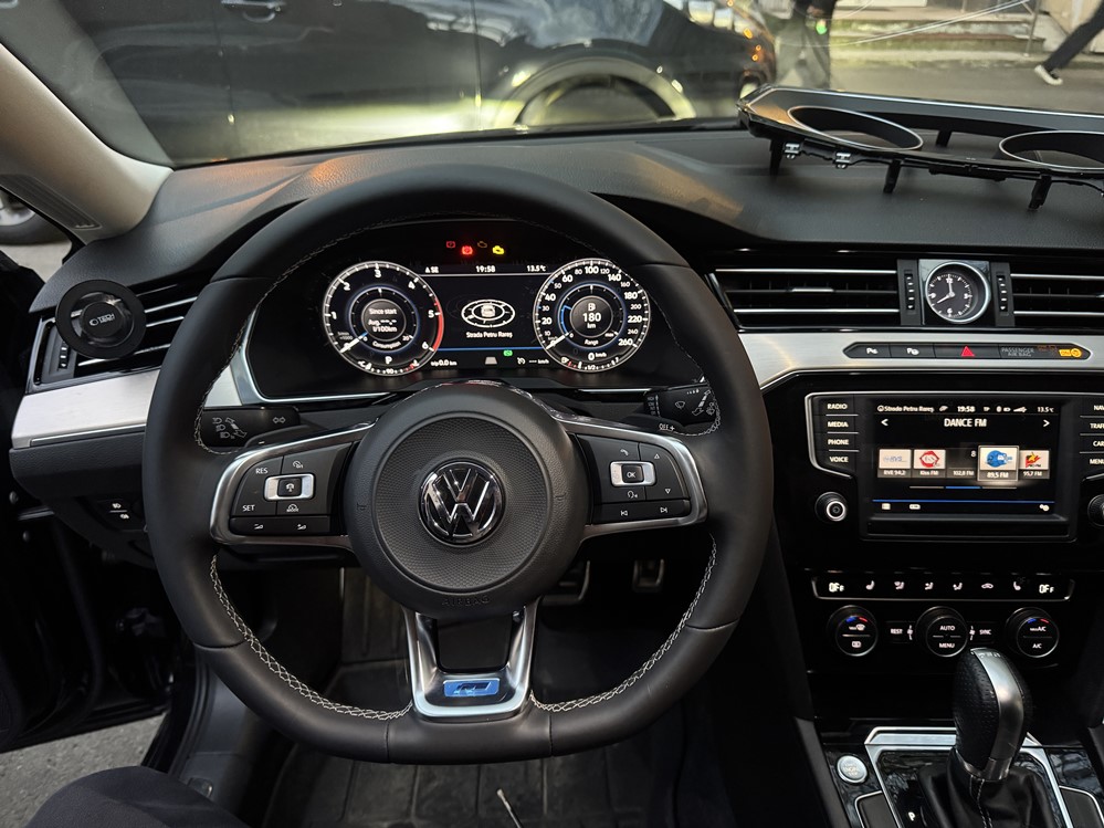 Montare 6 - VW Passat B8 2020 Instalare Ceasuri Digitale Bord Virtual Cockpit AID Originale